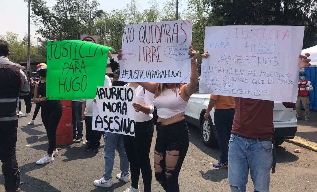 Hasta las 15:30 de la tarde la protesta para pedir “¡Justicia para Hugo!” transcurre de forma pacífica y sin obstruir la circulación. Foto: Rebeca Jiménez / EL UNIVERSAL