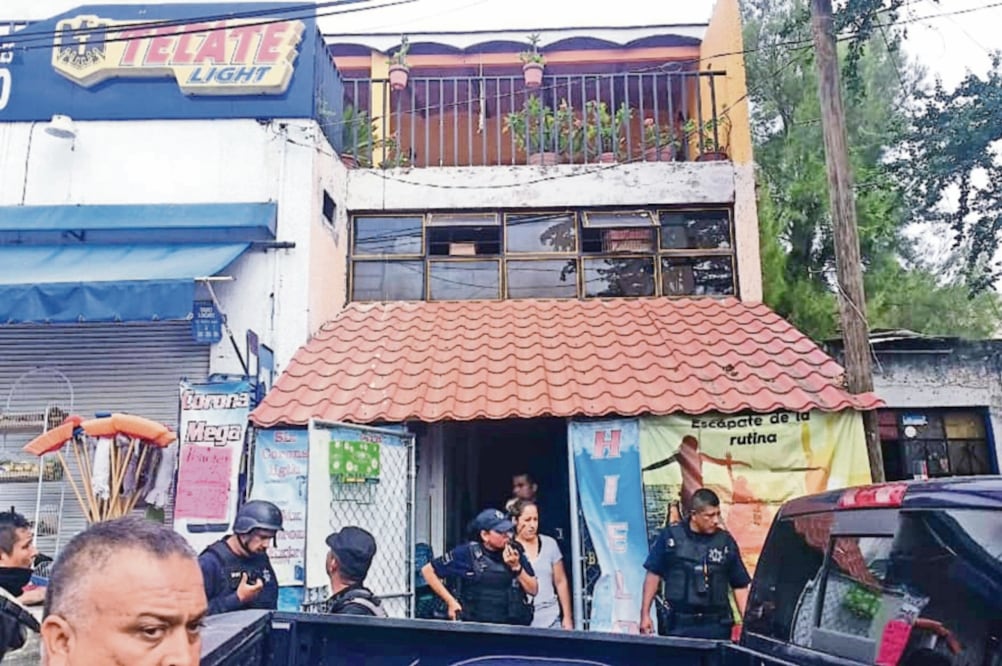 A la colonia Heliodoro Hernández Loza acudió personal de la Fiscalía General y Servicios Periciales para realizar los peritajes correspondientes (CORTESÍA)