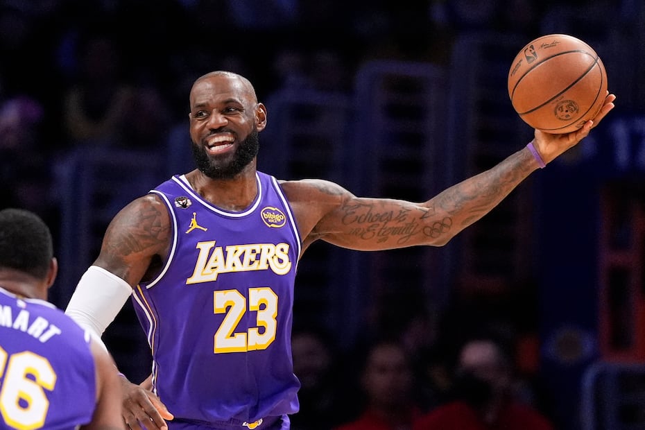 LeBron James sigue dudando sobre si llegará a su temporada 24 en NBA / Foto: AP