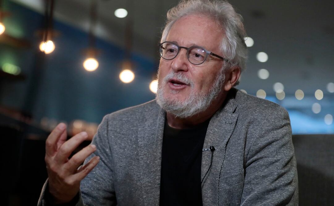 El escritor colombiano se vio en medio de un bombardeo en Ucrania junto al excomisionado de Paz Sergio Jaramillo, la periodista Catalina Gómez y la escritora Victoria Amelina. Foto: EFE