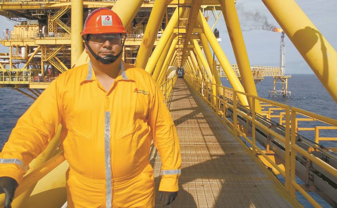 Trabajadores sindicalizados y de confianza de Pemex tienen derecho a préstamos de 90 días de su salario nominal.Foto: Archivo/ El Universal.
