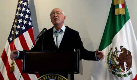 Recursos que daba EU a Iniciativa Mérida continuarán, dice embajador Ken Salazar