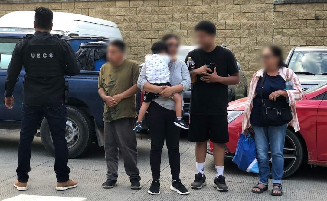 Rescatan a familia víctima de secuestro virtual en Oaxaca; extorsionadores exigían 300 mil pesos.
Foto: Especial.