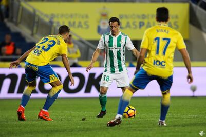 Real Betis cae con Guardado en la cancha