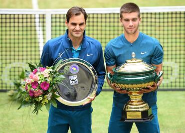 Federer cae ante Coric en Halle y cede el número uno a Nadal