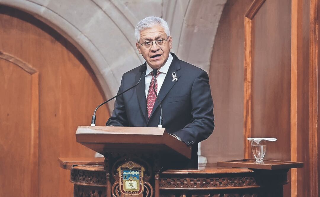 Cristóbal Castañeda compareció ante el Congreso del estado por la glosa del Segundo Informe de Gobierno. Foto: de ALEJANDRO VARGAS. EL UNIVERSAL