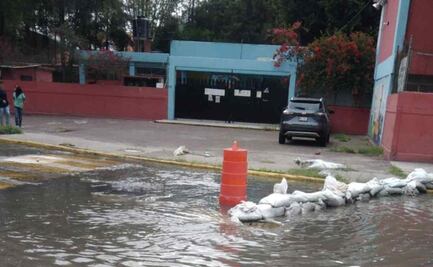 Continúa suspensión de clases en dos escuelas de Cuautitlán Izcalli por desfogue de presa El Ángulo