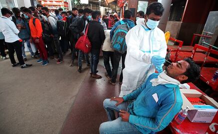 OMS advierte: "ómicron es un riesgo muy alto para el mundo"