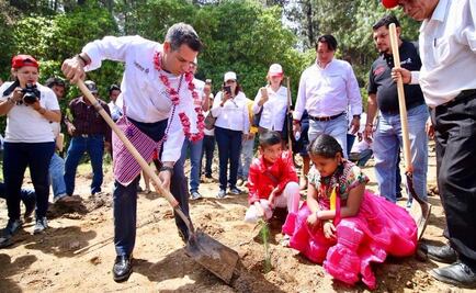 Gobernador de Oaxaca participa en jornada de trabajo colectivo en Yaitepec y Juquila