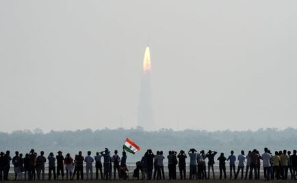 India lanza al espacio 104 satélites en un sólo cohete