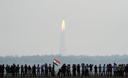 India lanza al espacio 104 satélites en un sólo cohete