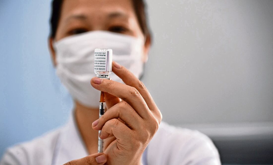 AstraZeneca, una de las primeras vacunas en estar disponibles para combatir el Covid-19.
Foto: AFP / Nhac Nguyen