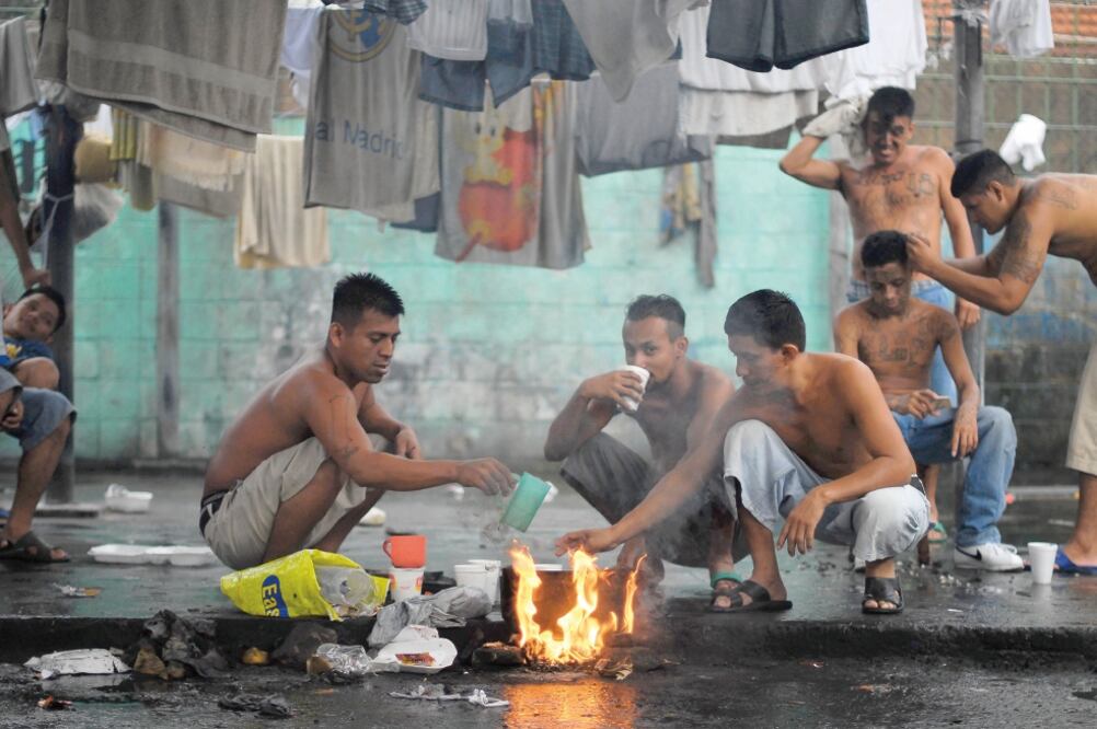 Los cárteles mexicanos se han asociado con "las maras", o pandillas, para que éstas hagan el trabajo sucio en Centroamérica, según el informe español. (ARCHIVO EL UNIVERSAL)