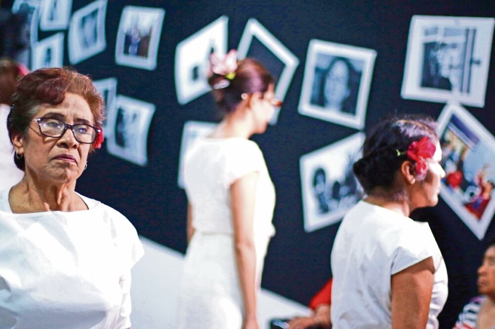 Al conmemorar el Día Internacional de la Mujer, especialistas señalaron que la lucha por los derechos de ellas ha sido muchas veces invisibilizada (HUGO ORTUÑO. EFE)