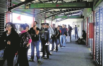 Denuncian red de carteristas en Mexibús