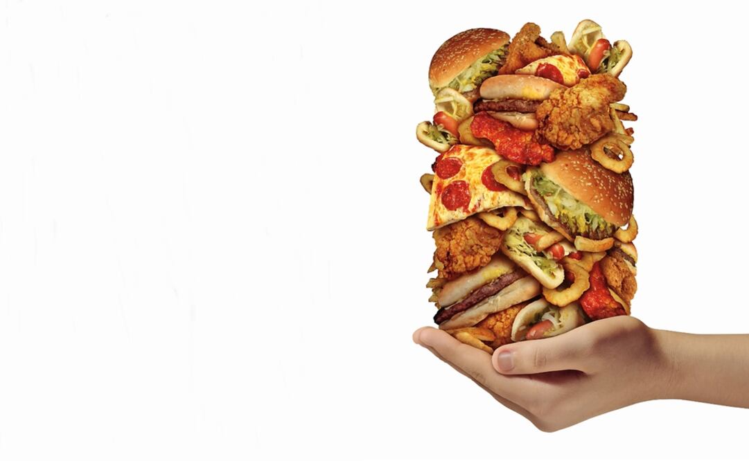 When in the presence of other people, compulsive eaters eat very little to avoid suspicion, but in solitude, they incur in binge-eating which makes them feel guilty over their lack of self control - Photo: File photo/EL UNIVERSAL