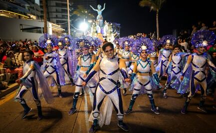 Mazatlán vibra con su carnaval; cerca de 450 mil personas disfrutan del Gran Desfile en el malecón