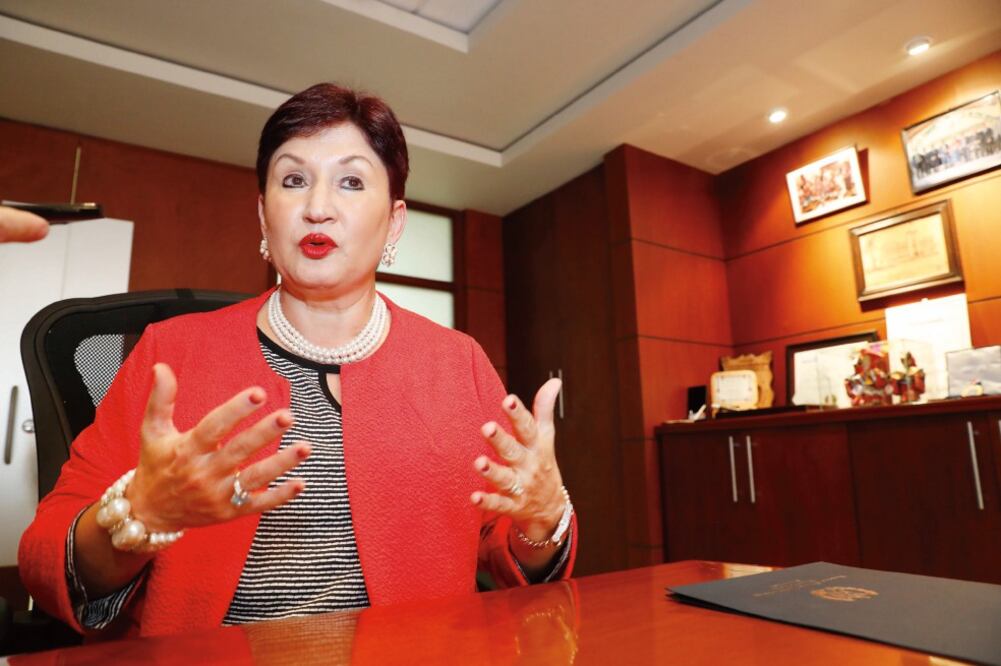 La fiscal general y jefa del Ministerio Público de Guatemala, Thelma Aldana, destacó la colaboración de su país con México en materia de justicia (LUIS CORTÉS. EL UNIVERSAL)