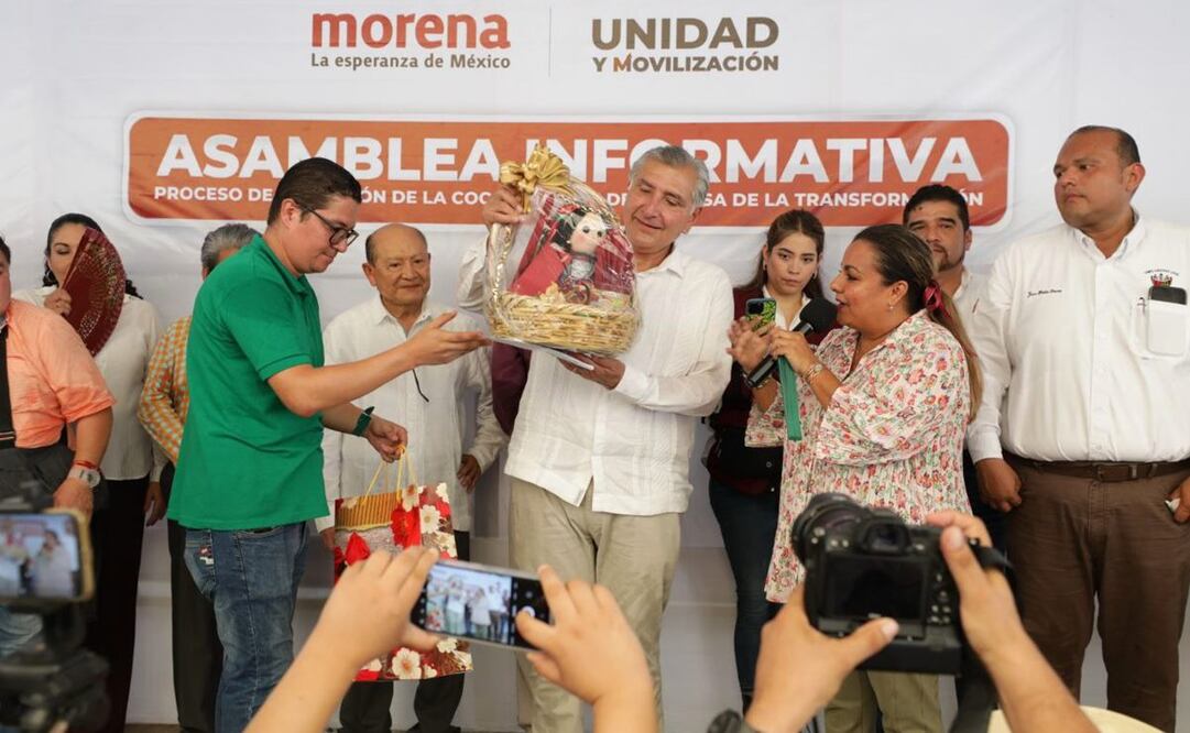 Adán Augusto López en gira de promoción política por Veracruz. Foto: Especial