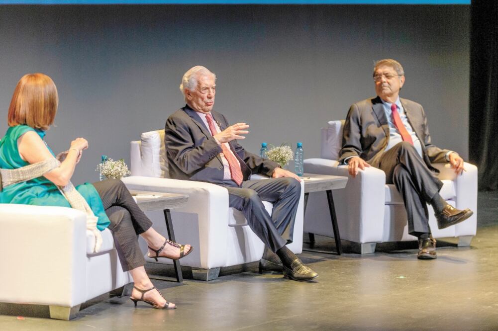 Con un diálogo entre los escritores Mario Vargas Llosa y Sergio Ramírez concluyó la Bienal de Novela. Foto: ESPECIAL