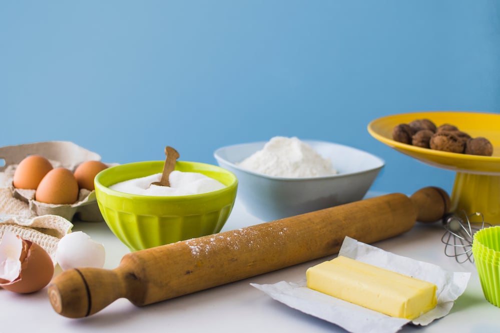 Estos ingredientes, esenciales en la repostería, ayudan a crear texturas perfectas. Foto: Freepik