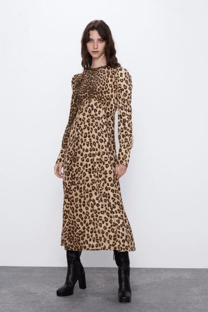 Maribel Guardia presume sus piernas en un vestido ideal para la temporada