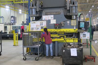 Empleo manufacturero creció en 2017, pero remuneraciones se estancaron