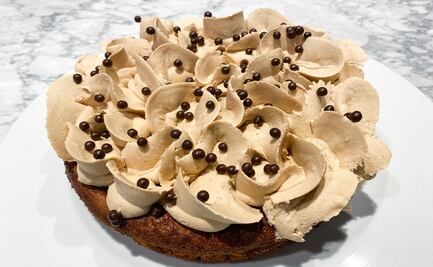 Bizcocho casero con cremoso de caramelo