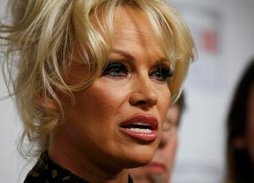 Pamela Anderson denuncia violencia en crisis de "chalecos amarillos"