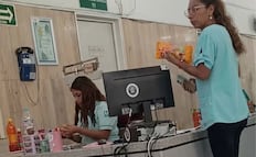 VIDEO: captan a trabajadora del IMSS vendiendo papitas en bolsa en clínica; así respondió la institución de salud