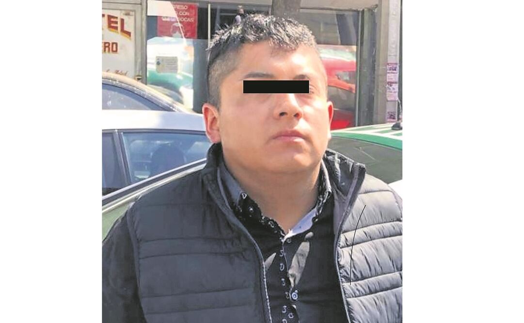 Uno de los detenidos se presentaba ante los comerciantes como inspector y mostraba credenciales oficiales. Foto: Especial.