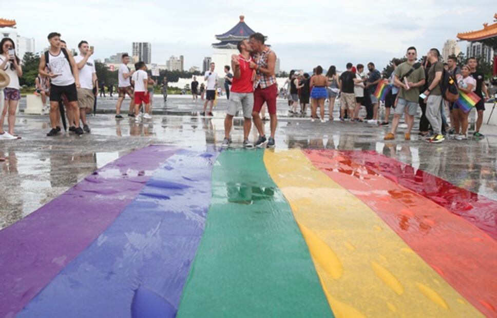 Cientos salen a celebrar en Taiwán el Día del Orgullo en plena pandemia