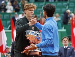 Jannik Sinner recupera el número uno; derrota a Carlos Alcaraz en el Masters 1000 de Montecarlo