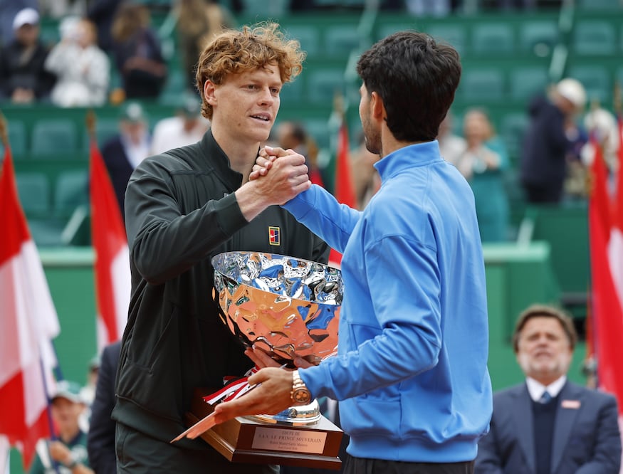 Jannik Sinner y Carlos Alcaraz en la final del Masters de Montecarlo - Foto: EFE