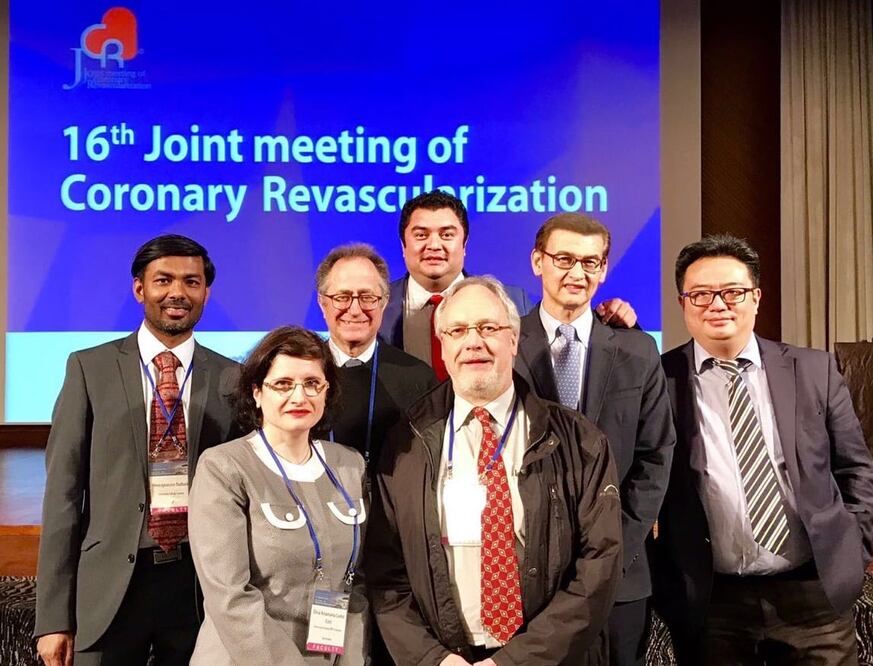 Héctor Cabrera Fuentes, quien sobresale arriba en la imagen, cuenta con dos doctorados, uno en Biología Humana y otro en Bioquímica y Microbiología (Foto: Cortesía Héctor Cabrera)