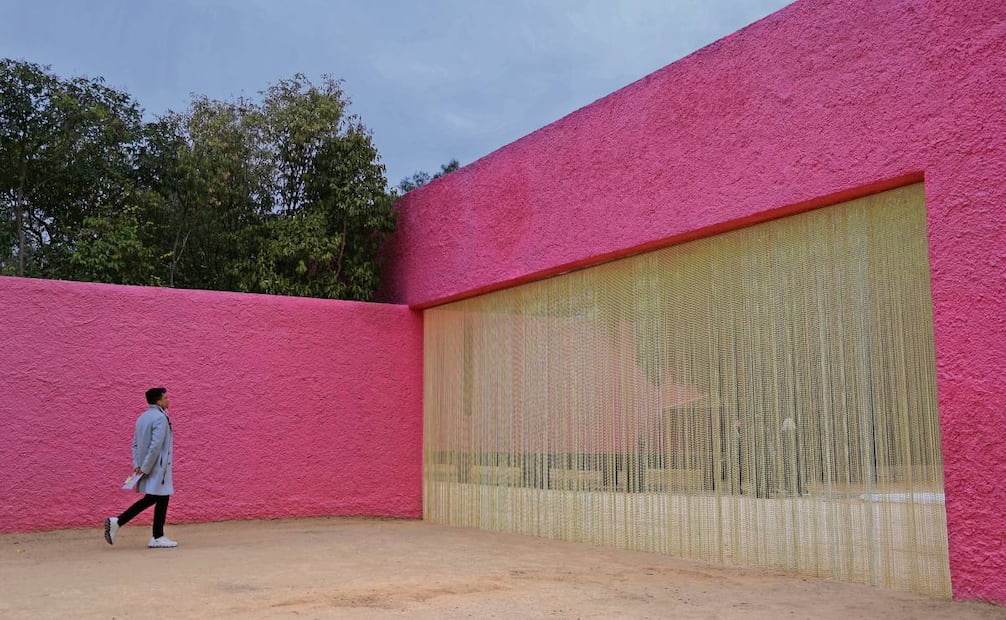 Recorrido por las exposiciones en la cuadra Barragán, en la avenida Juárez número 29, en la colonia los clubes. Foto: Fernanda Rojas / EL UNIVERSAL