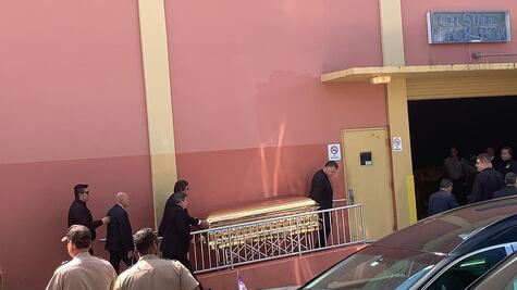 Admiradores despiden a José José en un velorio abierto en Miami