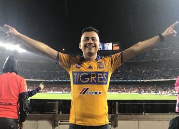 Guido Pizarro celebró junto a aficionado de Tigres en España