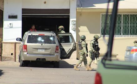 Abandonan camioneta con blindaje artesanal en Culiacán; aseguran armas y equipo táctico