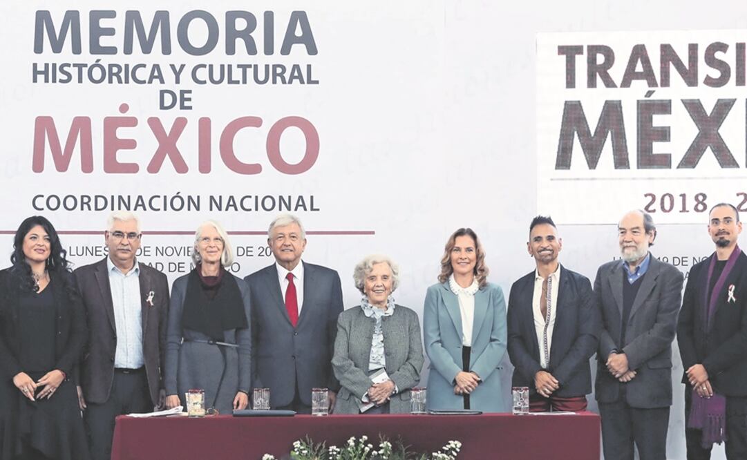 López Obrador encabezó el acto acompañado de su esposa Beatriz Gutiérrez, así como de Elena Poniatowska, Alejandra Frausto, Carlos Ruiz, Cristina Barros, Horacio Franco, Carlos Pellicer y Eduardo Villegas, coordinador de la iniciativa. (BERENICE FREGOSO)