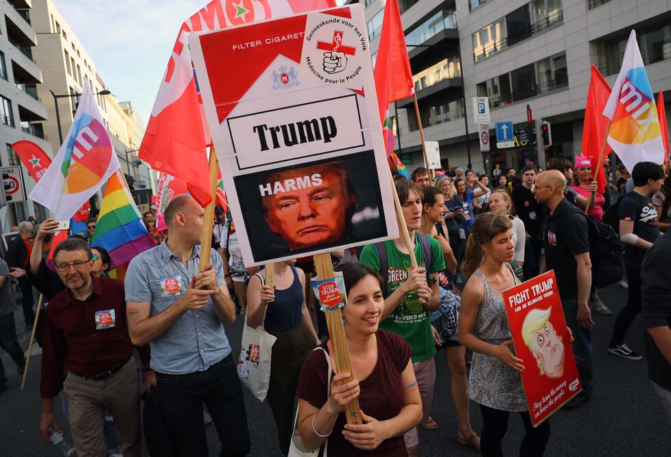 Manifestantes en Bruselas protestan contra la visita de Donald Trump (Foto: Reuters)
