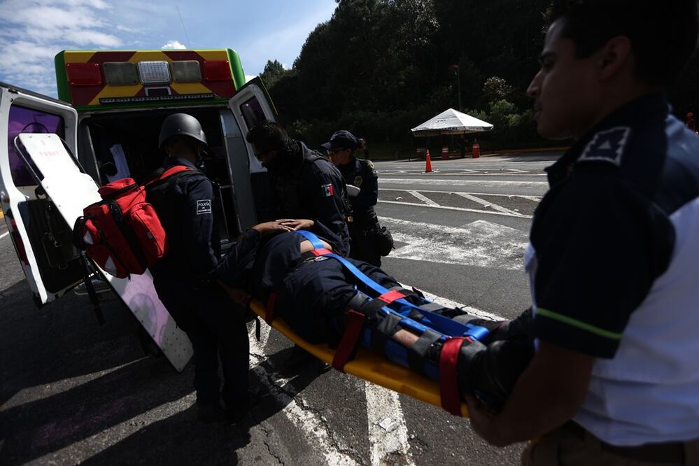 Siete uniformados y siete normalistas, heridos durante el conflicto, fueron trasladados a un hospital de la capital michoacana (Foto: Armando Solís)
