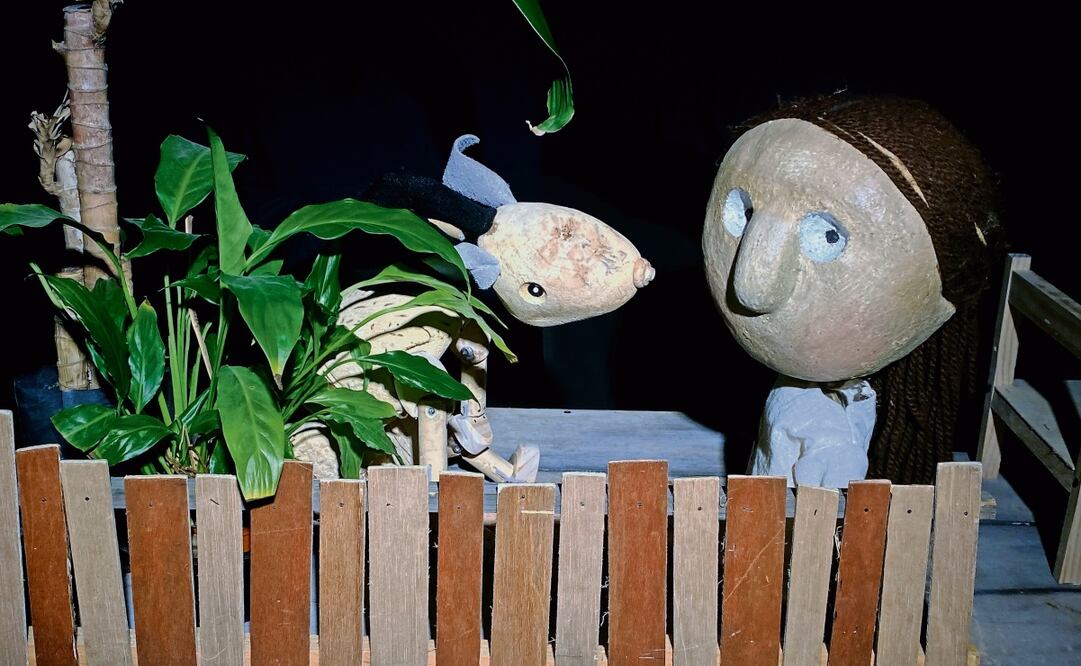 En la obra de títeres, Pili es una niña cuyo confidente y amigo es un pequeño armadillo. Foto: Astillero Teatro