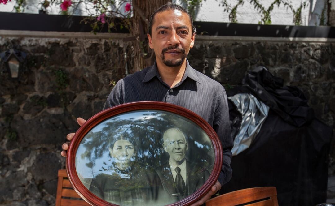 Cuando José López Alavés escribió la Canción Mixteca no imaginó que setenta años después de su canción acompañaría al primer astronauta mexicano en viajar al espacio. En la imagen aparece Raúl Campos López, nieto de José López Alavés. Foto: Camila Mata / EL UNIVERSAL