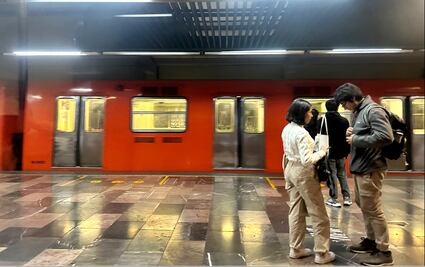 ¡Otra vez la Línea 7 del Metro! Convoy en servicio abre sus puertas en dirección a las vías; STC asegura que tren fue llevado a revisión