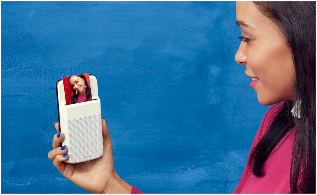 El dispositivo es compatible con Moto Z2 Force y Moto Z2 Play