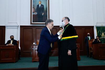 Eligen a Carlos Eduardo Barrera como nuevo rector de la UAEMéx