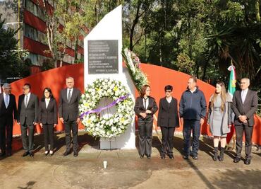 Alcalde de la Cuauhtémoc rinde homenaje a las víctimas del sismo de 1985 en Tlatelolco