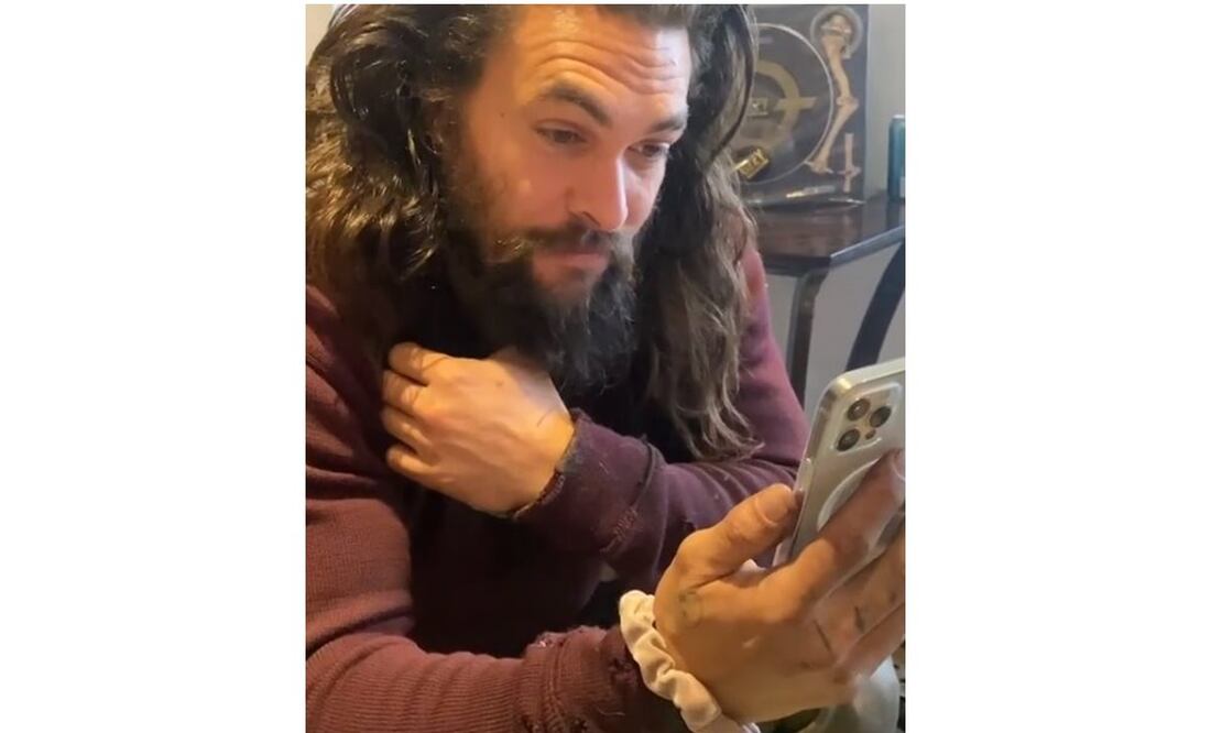 Jason Momoa, en plena charla con el niño Danny Sheehan. Foto: Captura