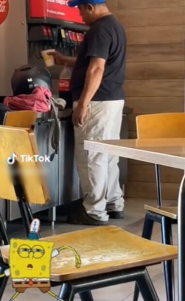 TikTok: Hombre se toma en serio "refill" de restaurante y llena su envase de 2 litros